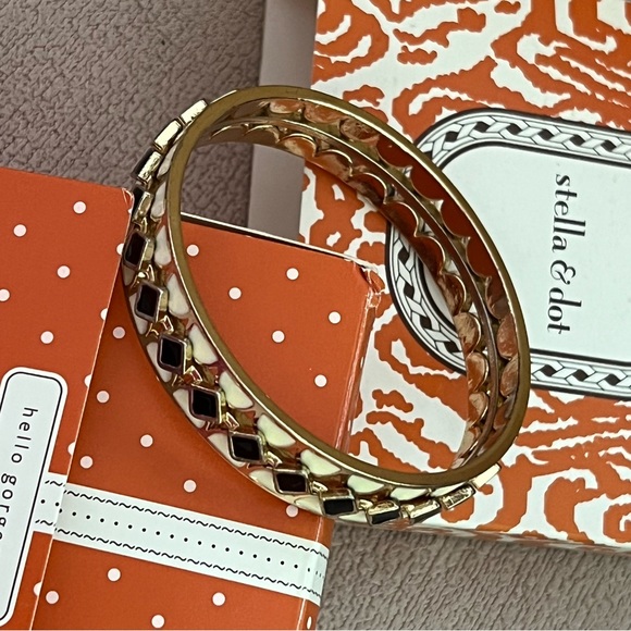 Interlocking bracelet - Picture 2 of 4